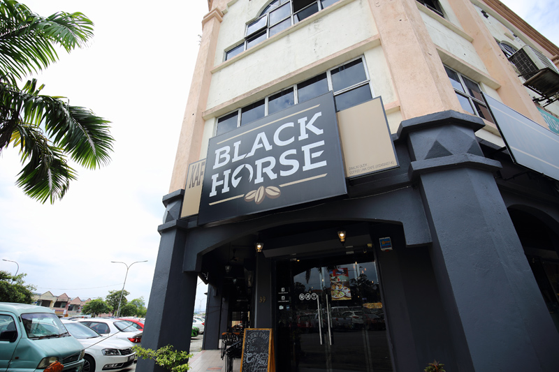 blackhorse-storefront